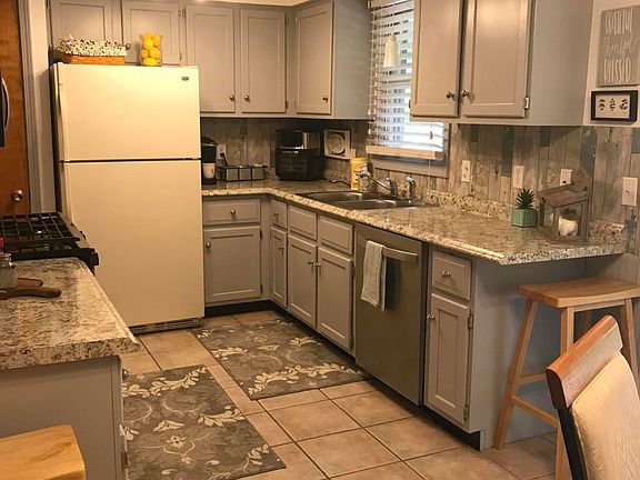 3rd image of 10320 Woodlawn Dr