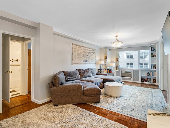 3rd image of 105 W 13th St APT 5E