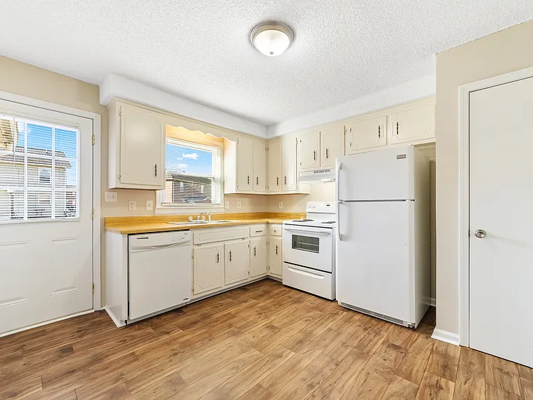 277 Northridge Dr #8 — Photo 3