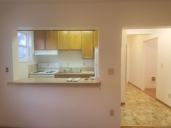 4th image of 118 E Brooks St #101
