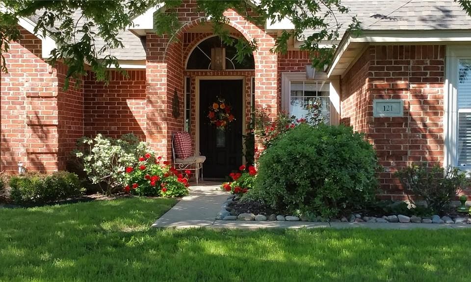 1st image of 121 Meadow Glen Dr