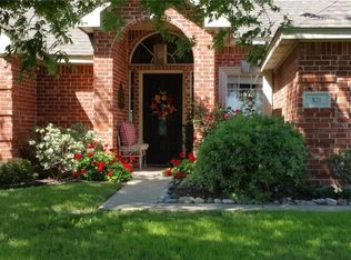 121 Meadow Glen Dr, Waxahachie, TX 75165