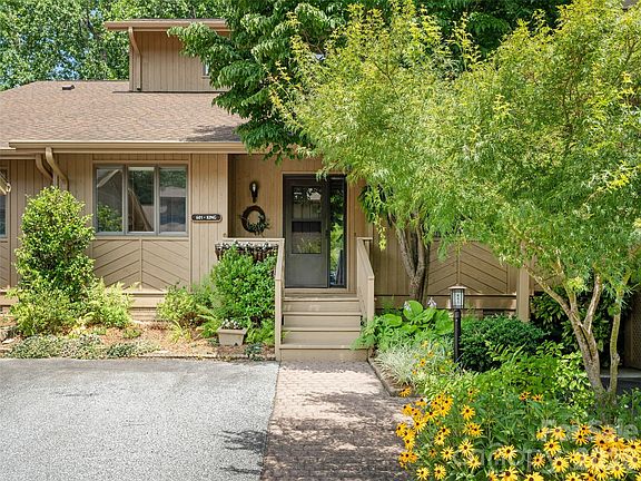 3rd image of 601 Red Oak Dr