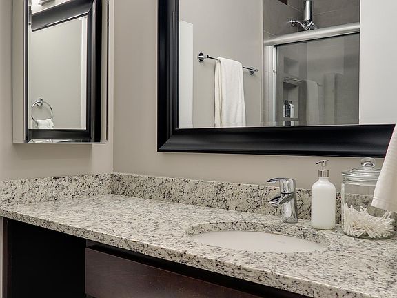 Grohe & Kohler bath with plenty of storage