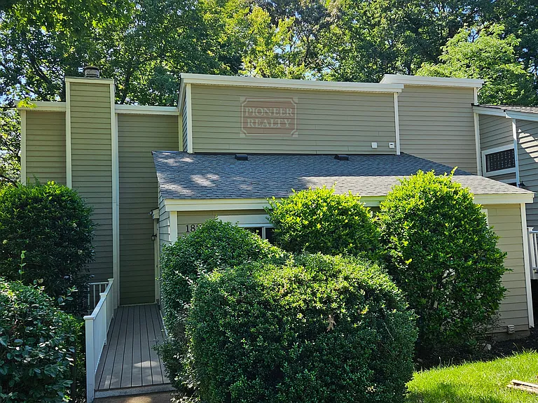 1827 Ivystone Dr — Photo 2