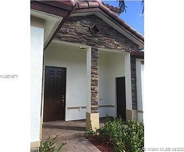 3rd image of 709 SE 35th Ave Unit 709