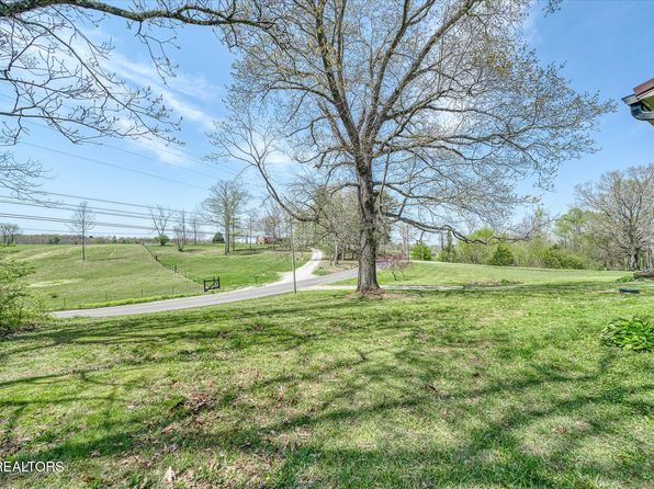 10587 Chestnut Hill Rd, Crab Orchard, TN 37723