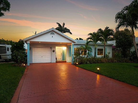 3rd image of 1222 N Palmway