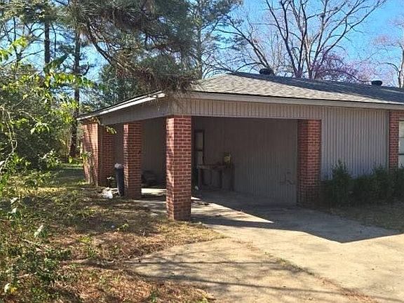 2nd image of 802 Maple St