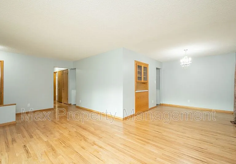 3934 Oakshire Rd — Photo 4