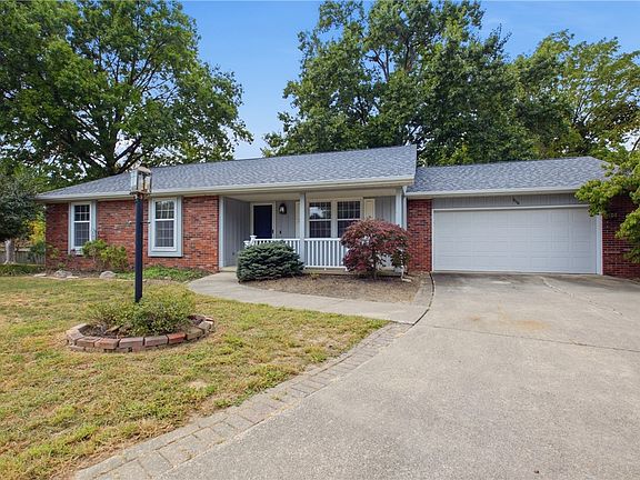 2nd image of 2110 Cameron Pl