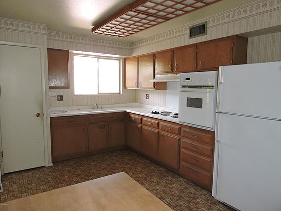 4th image of 11016 W Cinnebar Ave