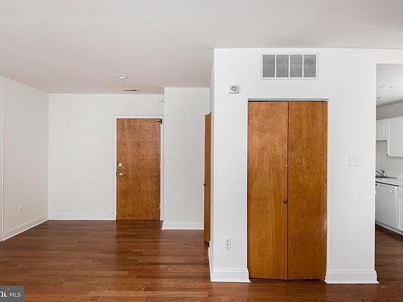 5th image of 2201 S 16th St #601