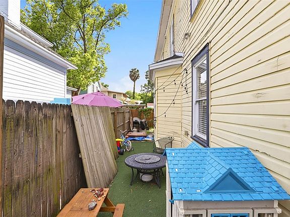 5th image of 209 E 5th St