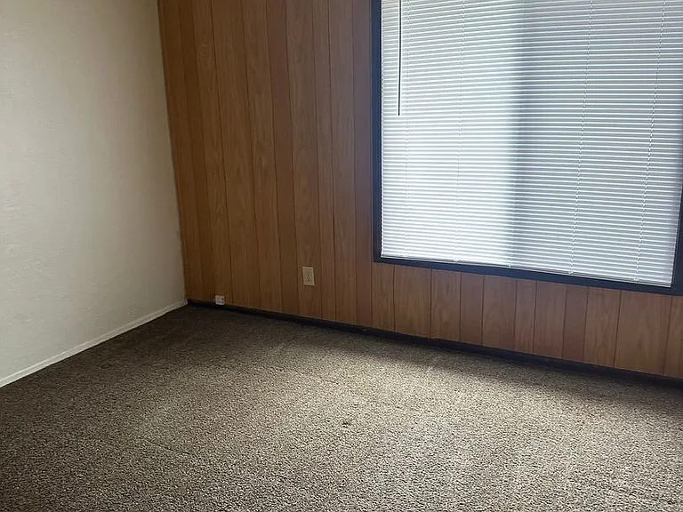912 Feather Dr — Photo 1