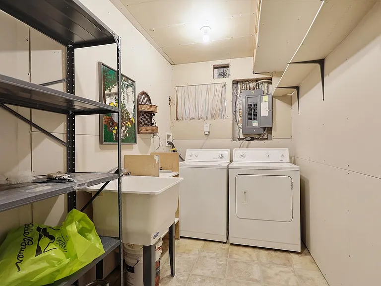 1397 Canterbury Way — Photo 45