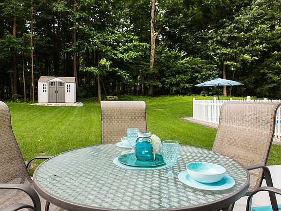 5th image of 70 Wineberry Ln