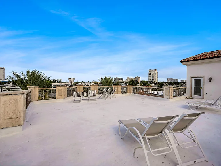 709 Idlewyld Dr — Photo 60