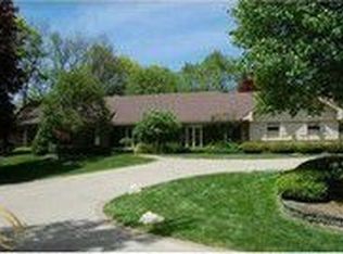 854 Jonathan Ln, Bloomfield Hills, MI 48302