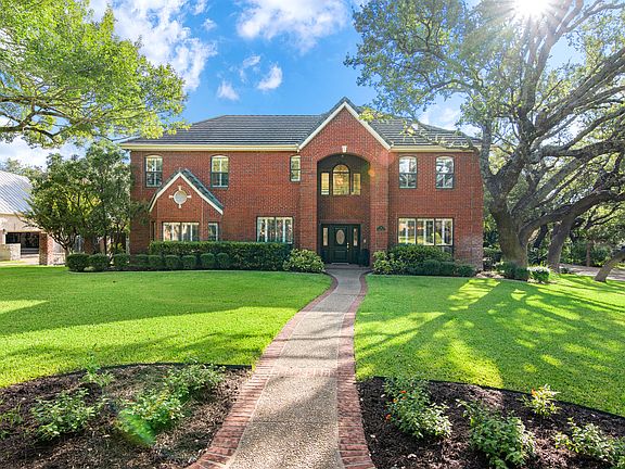 2nd image of 15 Camden Oaks