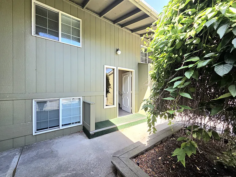 939 N Baker Ave — Photo 8