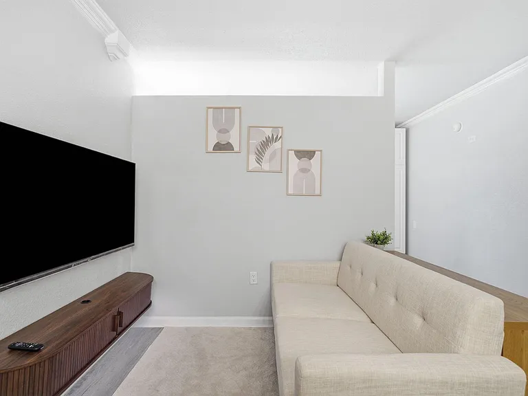928 Ferry Rd #215 — Photo 3