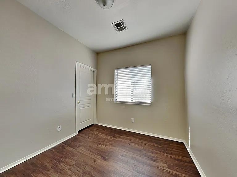 6506 S 10th Dr — Photo 17