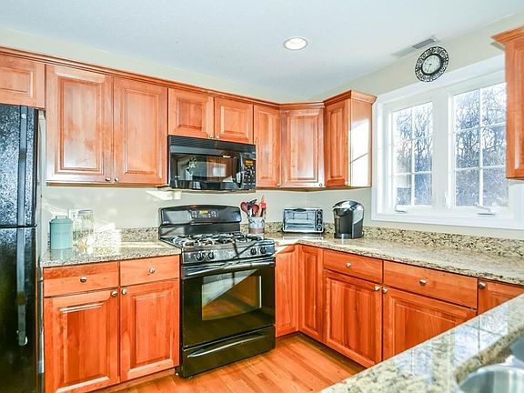 5th image of 291 Farrwood Dr
