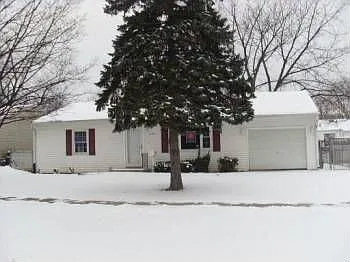 1570 Ardmore Ave photo 1