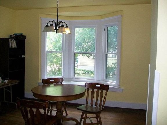 3rd image of 106 E McCullough Blvd