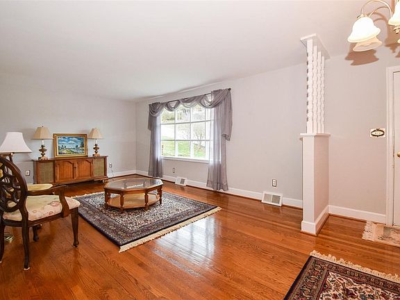 3rd image of 1234 Forest Lawn Dr
