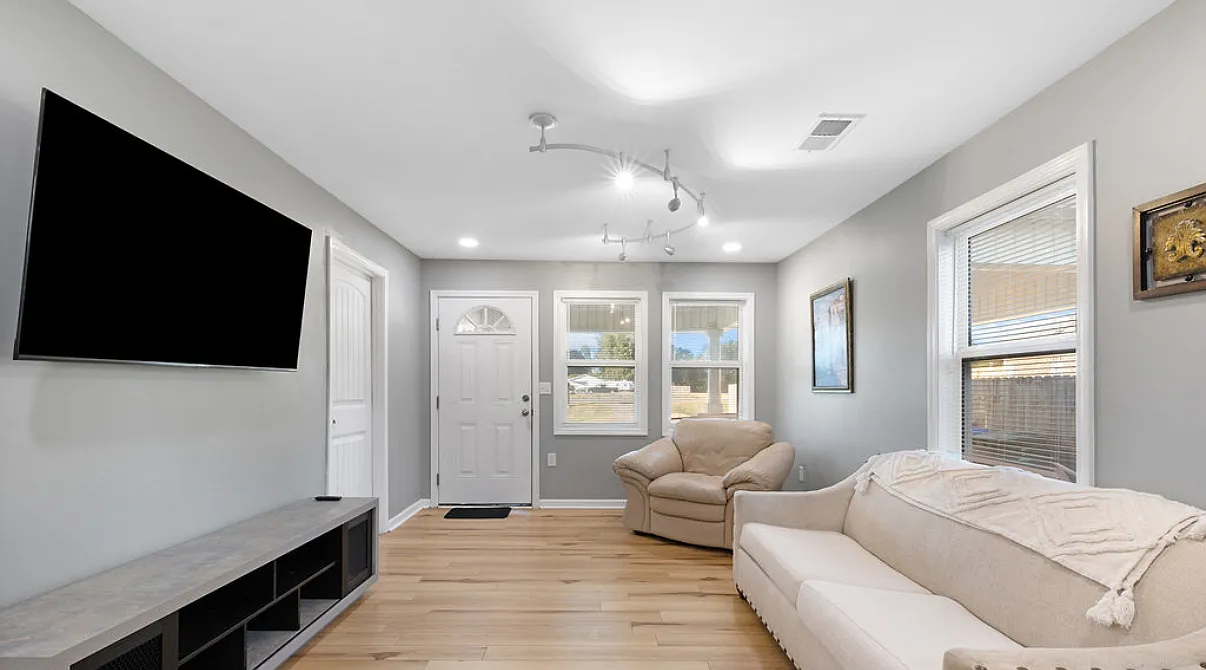 3 bed, $2,500 — Photo 3