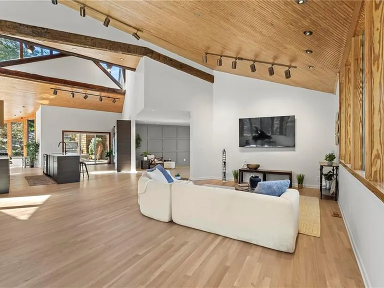 120 Laurel Dr NE — Photo 15