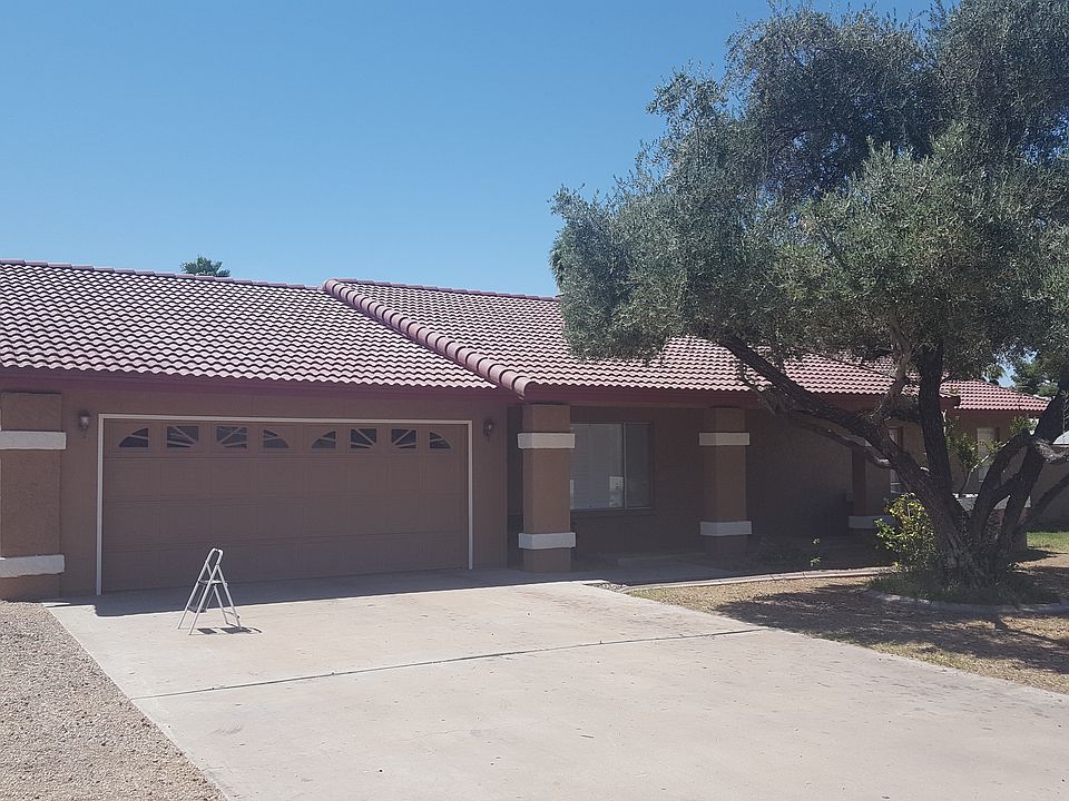 1st image of 401 E Country Gables Dr