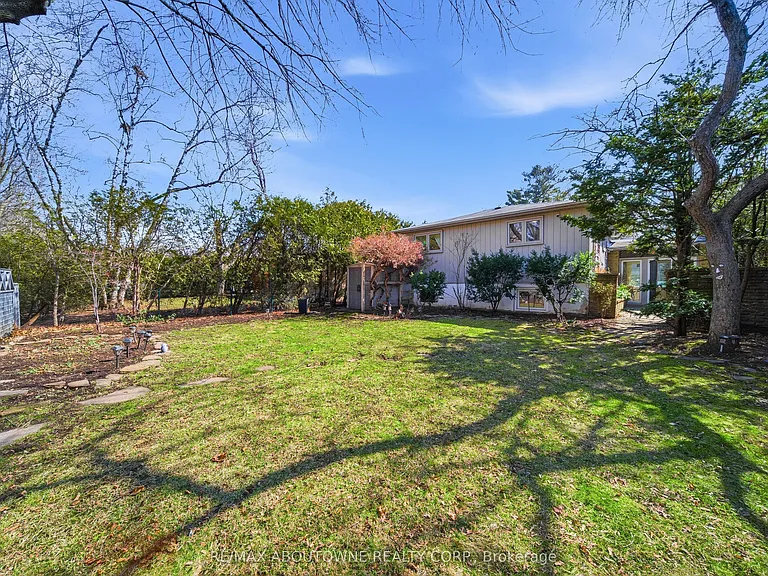 481 Anthony Dr — Photo 32