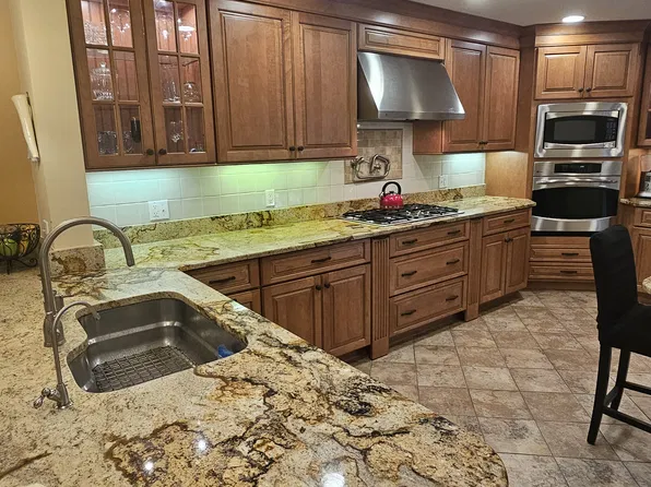 55 Hampshire Dr, Mendham, NJ 07945