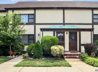 254 Cherry Valley Ave APT A2, Garden City, NY 11530