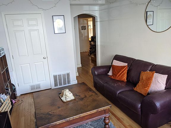 3rd image of 2865 W Shakespeare Ave