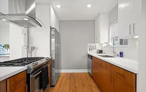 124 Thornton Pl — Photo 5