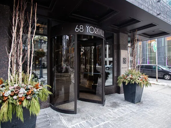 68 Yorkville Ave Unit 805, Toronto, ON M5R 3V7