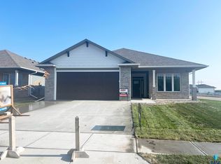 5516 E 65th St, Sioux Falls, SD 57108