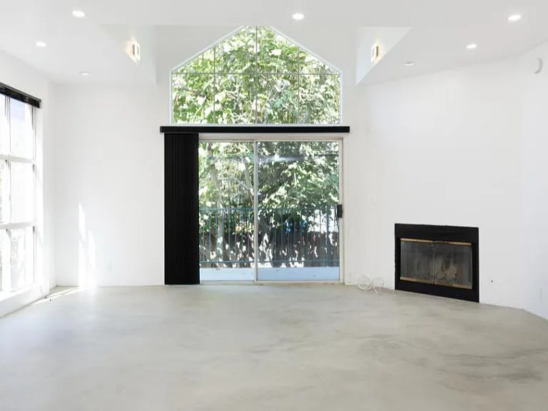 639 Huntley Dr #3 — Photo 12