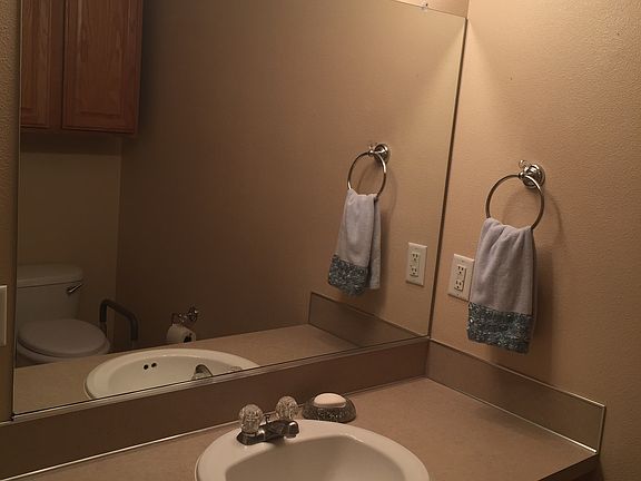 5th image of 211 Blue Jay Ct