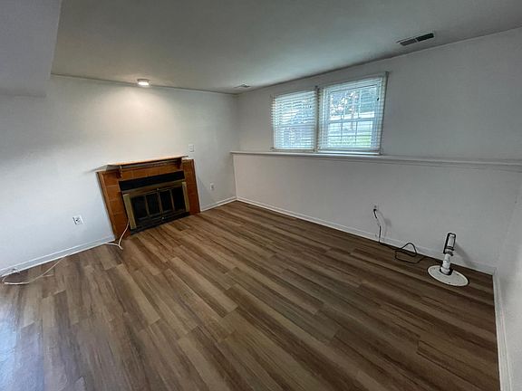 5th image of 1038 Sun Valley Dr