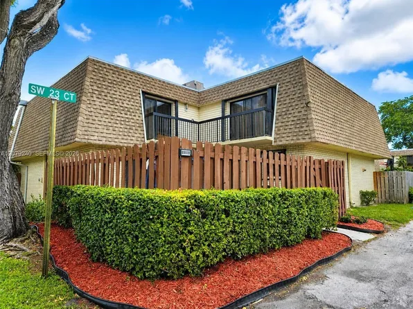8215 SW 23rd Ct #17D, Pompano Beach, FL 33068