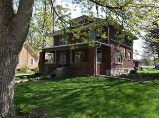 164 N Main St, Burlington, IL 60109