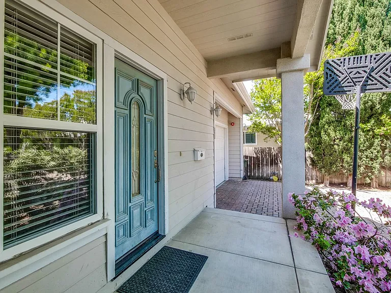 352 Beemer Ave — Photo 4