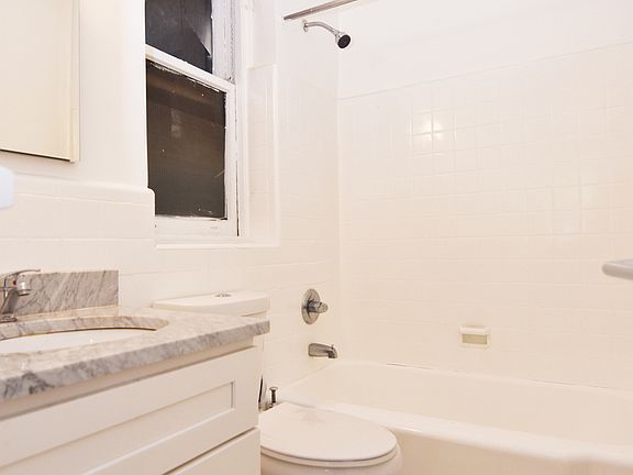 5th image of 301 Amsterdam Ave #1B