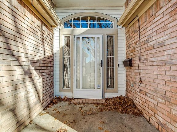3rd image of 4733 Bracken Dr
