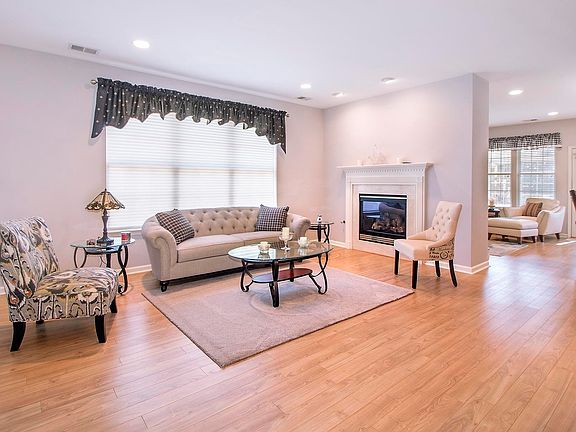3rd image of 113 Southport Ct